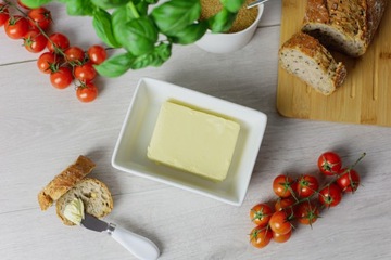 БЕЛАЯ ФАРФОРОВАЯ МАСЛЕНКА + НОЖ ДЛЯ МАСЛА С БАМБУКОВОЙ КРЫШКОЙ