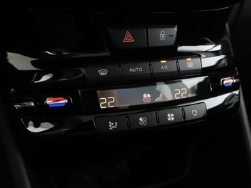 Peugeot 2008 I SUV Facelifting 1.2 PureTech 110KM 2017 Peugeot 2008 1.2 Automat Crossway Panorama Navi, zdjęcie 26