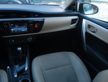 Toyota Corolla XI Sedan 1.6 Valvematic 132KM 2015 Toyota Corolla 1.6 Valvematic, Salon Polska, zdjęcie 7