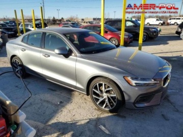 Volvo 2020 Volvo S60 2020 VOLVO S60 T5 MOMENTUM 2.0 Benzyna 250KM