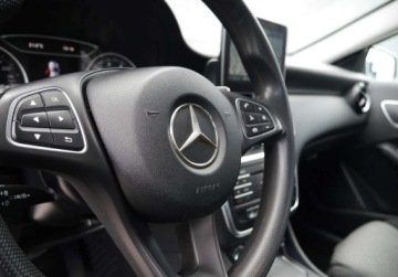 Mercedes GLA I Off-roader 1.6 180 122KM 2017 Mercedes-Benz GLA LIFT 180 Benzyna 122HP Automat Kamera II.wlasciciel GWAR, zdjęcie 17