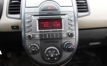 Kia Soul I Crossover 1.6 CRDI VGT 128KM 2009 Kia Soul 022010r, Salonowy. 1.6 CRDI. Lekko uszkodzony lewy tyl. Jezdzi., zdjęcie 12