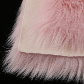 Futrzana poduszka do siedzenia z kwadratowym kudłatym dywanikiem o wymiarach 40x40 cm