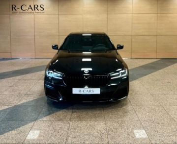 BMW Seria 5 G30-G31 M5 Limuzyna Facelifting 4.4 M550i 530KM 2022 BMW Seria 5 Pelna oferta na R-CARS.pl 4.4 Benzyna 530KM, zdjęcie 2