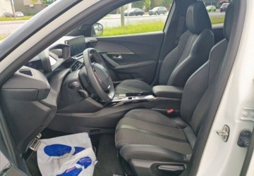 Peugeot 2008 II e-SUV Elektryczny 50kWh 136KM 2023 Peugeot 2008 e-2008 GT SalonPL FVat Od Reki Bogata Wersja Elektryczny, zdjęcie 9
