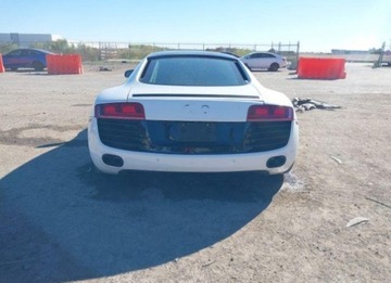 Audi R8 I Coupe 4.2 V8 FSI 420KM 2009 Audi R8 Coupe 2009, 4.2L, 4x4, od ubezpieczalni 4.2 Benzyna 420KM, zdjęcie 1