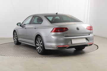 Volkswagen Passat B8 Limousine 1.8 TSI BlueMotion Technology 180KM 2018 VW Passat 1.8 TSI, Salon Polska, GAZ, Automat, zdjęcie 3