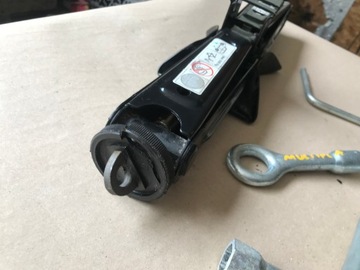 АВТОМОБИЛЬНЫЙ ДОМКРАТ FIAT MULTIPLA БУКСИРОВОЧНЫЙ ЗАМОК