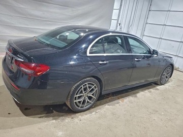 Mercedes Klasa E W213 2022 Mercedes-Benz Klasa E 350 4Matic 2022 2.0L 2.0 Benzyna 255KM, zdjęcie 3