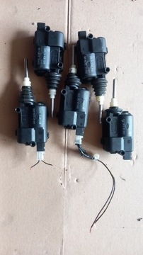 Opel Vectra C Исполнительный механизм лючка топливного бака 24438209