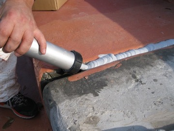 Uszczelniacz dekarski POLIURETANOWY UV100% HyperSeal Expert 150 Czerwony 30