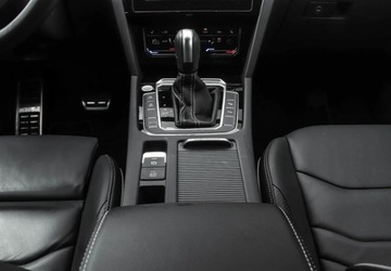 Volkswagen Arteon Fastback Facelifting 2.0 TDI 200KM 2023 Volkswagen Arteon 2.0TDI 200KM R-Line 4MOTION DSG, Nawigacja Satelitarna,, zdjęcie 14