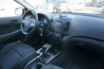 Hyundai i30 I Hatchback 1.4 109KM 2010 Hyundai i30 zarejestrowany, ubezpieczony, zdjęcie 18
