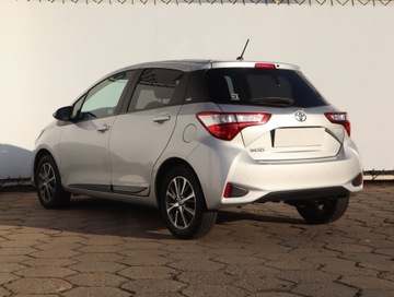 Toyota Yaris III Hatchback 5d Facelifting 2017 1.5 Dual VVT-iE 111KM 2020 Toyota Yaris 1.5 Dual VVT-i, Salon Polska, zdjęcie 3