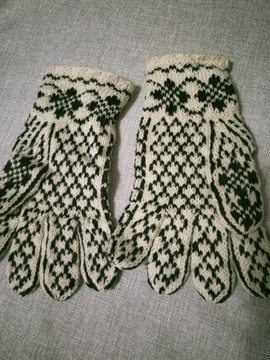 Hand made wełniane rękawiczki z norweskim wzorem U