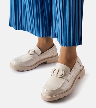 Бежевые элегантные лакированные лоферы 25022 38