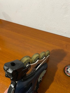 Размер Rollerblade Core XTV W. 40 рулонов диаметром 25,5 см