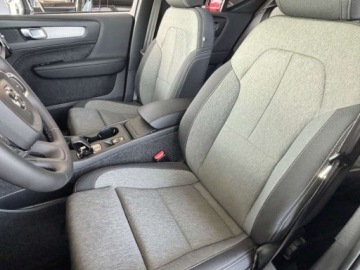 Volvo XC40 Crossover Facelifting 2.0 B3 163KM 2025 VOLVO XC40 B3 Core Suv 2.0 (163KM) 2025, zdjęcie 3