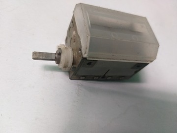 KONDENSATOR ZMIENNY POWIETRZNY: 380/320 pF.