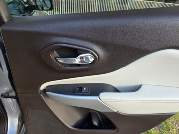 Jeep Cherokee V Terenowy 3.2 V6 272KM 2017 JEEP CHEROKEE Overland V6 3.2l benzyna 272KM 4X4 Salon PL LPG Wentylacja, zdjęcie 34