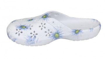 ЖЕНСКИЙ ПЛЯЖ, БАССЕЙН, ПЕННЫЕ ТАПОЧКИ