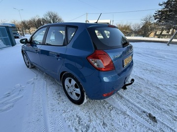 Kia Ceed I Hatchback 5d Facelifting 1.6 DOHC CVVT 126KM 2009 Kia Cee'd Ceed Lift 1.6B Lift 2009r Automat, zdjęcie 1