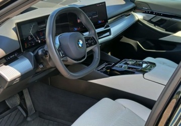 BMW Seria 5 G90-91 2023 BMW Seria 5 BMW 520d xDrive LED Harman Kardon Fotel komfort kamery otoczen, zdjęcie 6