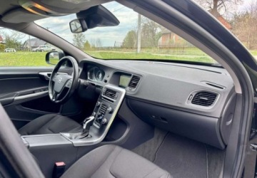 Volvo V60 I Kombi Facelifting 2.0 D2 DRIVE-E 120KM 2017 Volvo V60 Volvo V60 D2 Geartronic 2.0 Diesel 120KM, zdjęcie 31