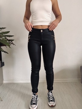 W822 CZARNE WOSKOWANE SPODNIE BIODRÓWKI NISKI STAN damskie eleganckie 38 M