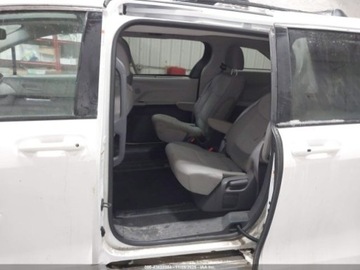 Toyota Sienna III 2021 Toyota Sienna Le, 2021r., 4x4, 2.5L 2.5 Benzyna 189KM, zdjęcie 7