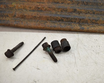 КРЕПЛЕНИЕ ДЕРЖАТЕЛЯ ЗАПАСНОГО КОЛЕСА VW TRANSPORTER T5