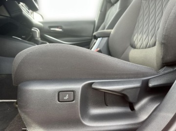 Toyota Corolla XII Sedan 1.8 Hybrid 122KM 2020 Toyota Corolla Toyota Corolla 1.8 Hybrid Comfort Czujniki przod tyl VAT 23, zdjęcie 37