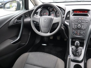 Opel Astra J Hatchback 5d 1.4 Twinport ECOTEC 100KM 2010 Opel Astra 1.4 16V, GAZ, Klima, Parktronic, zdjęcie 6