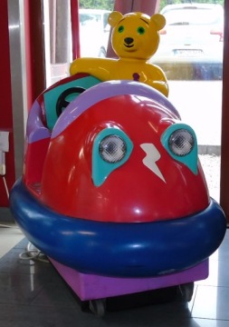 Коммерческий рокер Teddy Bear in the Helicopter, произведенный в Англии.