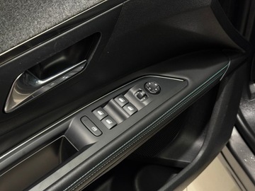 Peugeot 5008 II Crossover Facelifting 1.5 BlueHDi 130KM 2023 Peugeot 5008 Allure Pack / 7 osobowy / CarPlay/And, zdjęcie 21