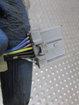 TRIBECA B9 2006 ZRCÁTKO PRAVÉ Z SMĚROVKOU 8PIN