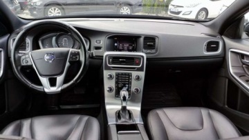 Volvo V60 I Kombi Facelifting 2.0 D4 DRIVE-E 190KM 2017 Volvo V60 2.0D 190kM Automat Led Navi Virtual Radar Skora Tylko 130tkm GWA, zdjęcie 4