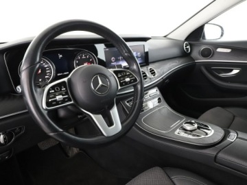 Mercedes Klasa E W213 2019 Mercedes E 200 mHEV 4x4 automat full LED, zdjęcie 13