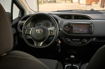 Toyota Yaris III 2015 Toyota Yaris Hybrid 1.5 VVT-i KAMERA zarejestrowany w Polsce, zdjęcie 4