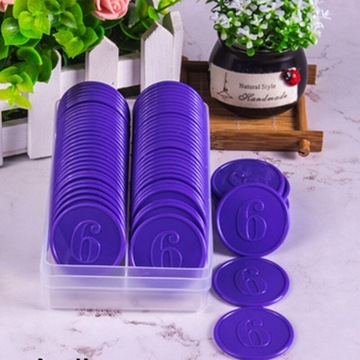 Стиль №5: много пластиковых покеров для фишек ги.