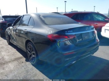 Mercedes Klasa E W213 2022 Mercedes-Benz Klasa E 350 2022 2.0l 2.0 Benzyna 255KM, zdjęcie 3