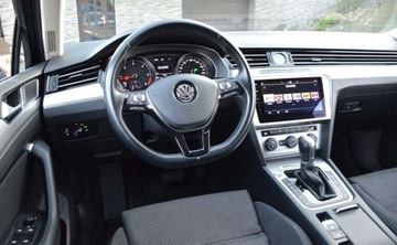 Volkswagen Passat B8 Variant 2.0 TDI BlueMotion SCR 150KM 2019 Volkswagen Passat Variant 2,0 TDI 150 KM DSG FULL LED Nawigacja 2.0 Diesel, zdjęcie 17