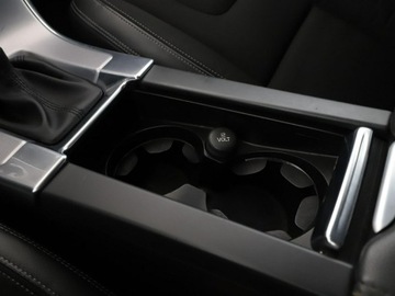 Volvo XC60 I SUV Facelifting 2.0 D3 DRIVE-E 150KM 2017 Volvo XC 60 2.0 D3 Automat Momentum Nawigacja, zdjęcie 27