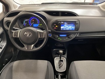 Toyota Yaris III Hatchback 5d Facelifting Hybrid 100KM 2015 Toyota Yaris Hybrid 100 Premium III (2011-2019) To, zdjęcie 2