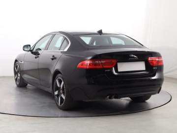 Jaguar XE Sedan 2.0 i4 180KM 2016 Jaguar XE 20d, Salon Polska, 177 KM, Automat, zdjęcie 3