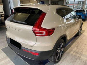 Volvo XC40 2025 VOLVO XC40 B3 Plus Dark Suv 2.0 (177KM) 2025, zdjęcie 4