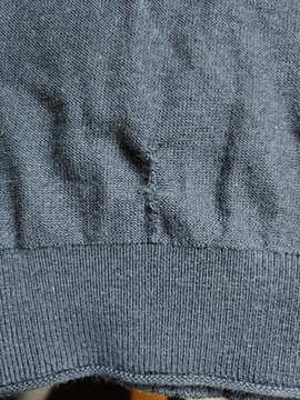 HUGO BOSS sweter v-neck 100% wełna L/XL wada