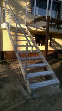 Ступени металлические, оцинкованные, противоскользящая решетка 80х25см.