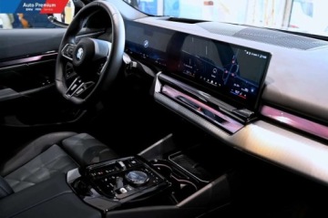 BMW Seria 5 G90-91 2025 BMW Seria 5 540d xDriveFV23Repair InclusivePakiet Sport M PROKamera Wnetrza, zdjęcie 16