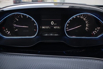 Peugeot 2008 I SUV Facelifting 1.2 PureTech 110KM 2017 Peugeot 2008 1.2 PureTech, Salon Polska, zdjęcie 10